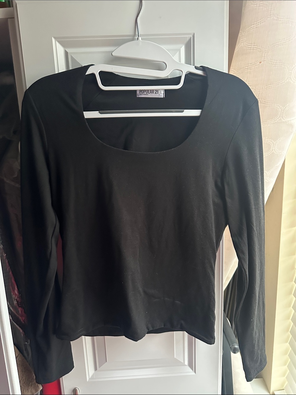 Black Scoop Neck Long Sleeve Top
